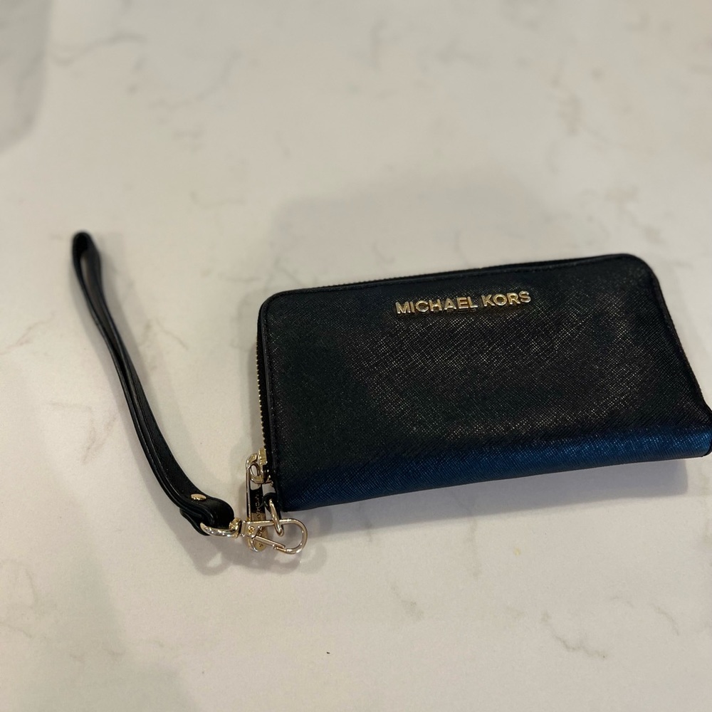 Micheal Kors Wristlet Wallet